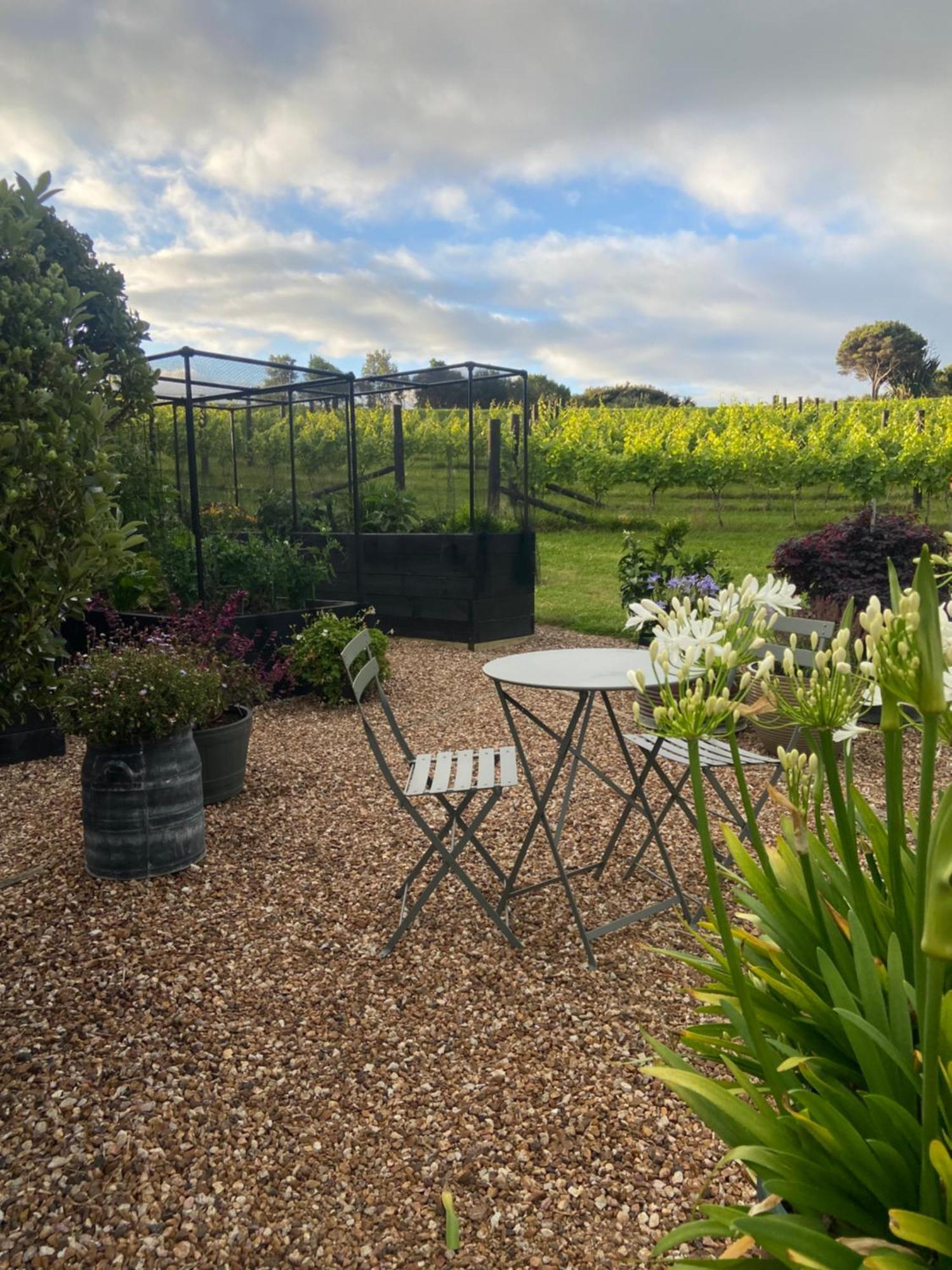 La Bodega Waiheke Island Hotel Surfdale Екстериор снимка
