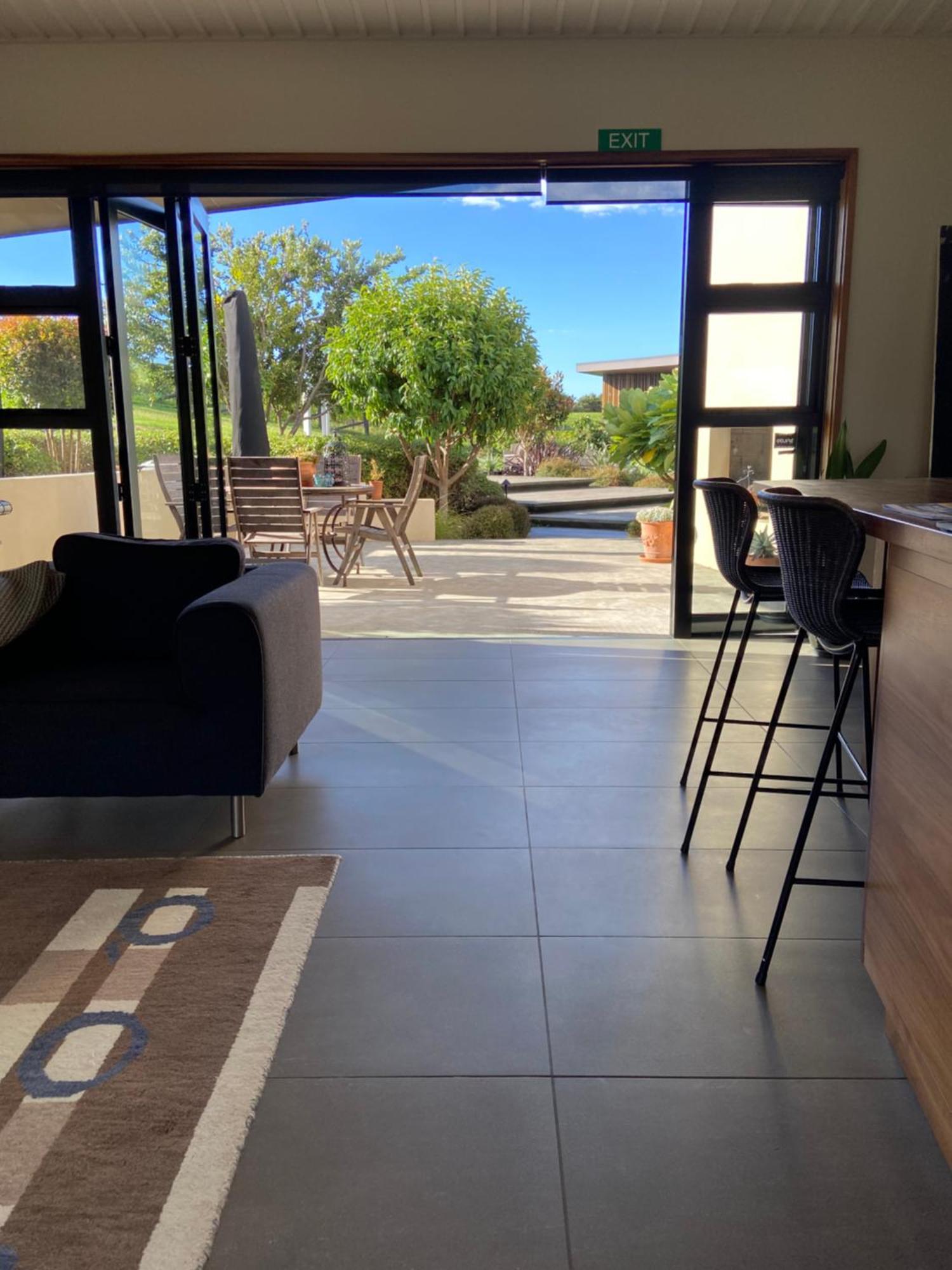 La Bodega Waiheke Island Hotel Surfdale Екстериор снимка