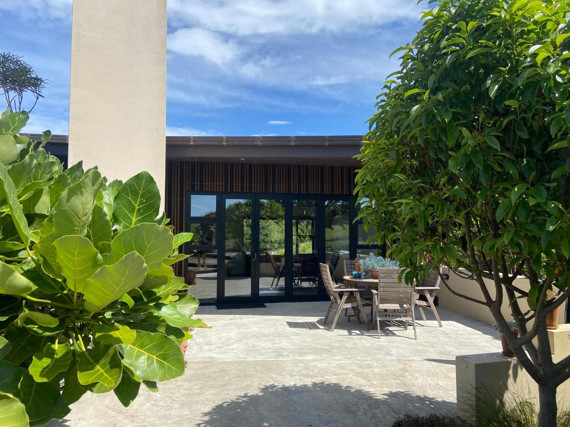 La Bodega Waiheke Island Hotel Surfdale Екстериор снимка